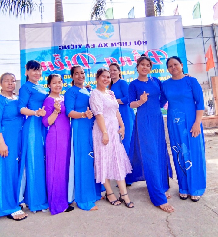 Hội Liên hiệp phụ nữ xã Ea Yiêng tổ chức đồng diễn dân vũ